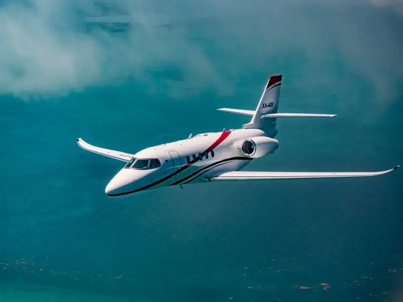 Aerolíneas Ejecutivas — Aviación ejecutiva, en vuelo.