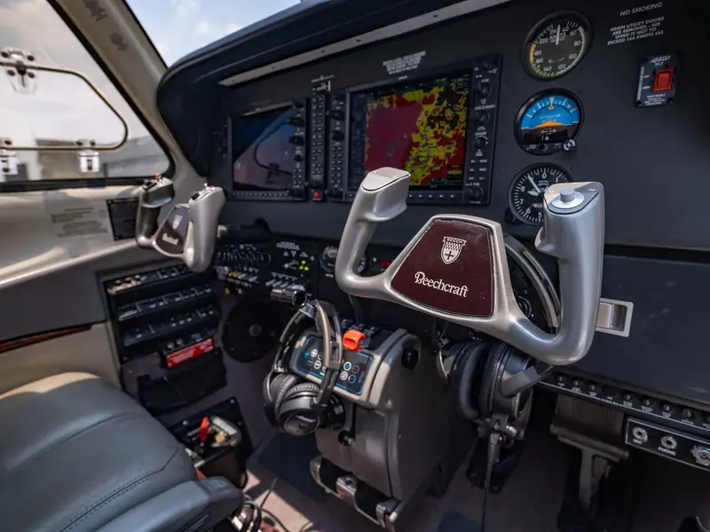 Guardian Jets — Aviones que se venden por los ojos.