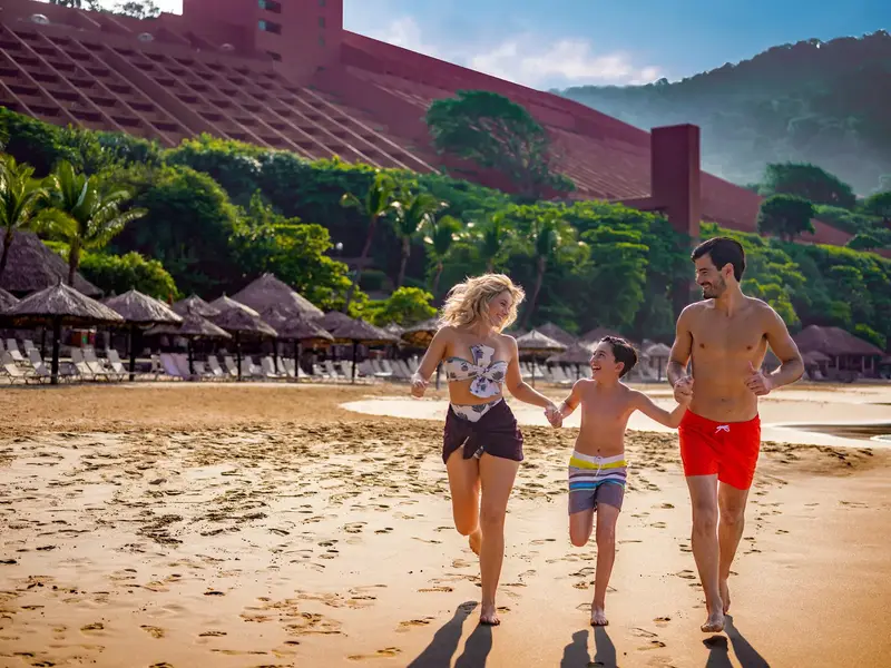 Las Brisas Ixtapa — Ixtapa, en su mejor luz.