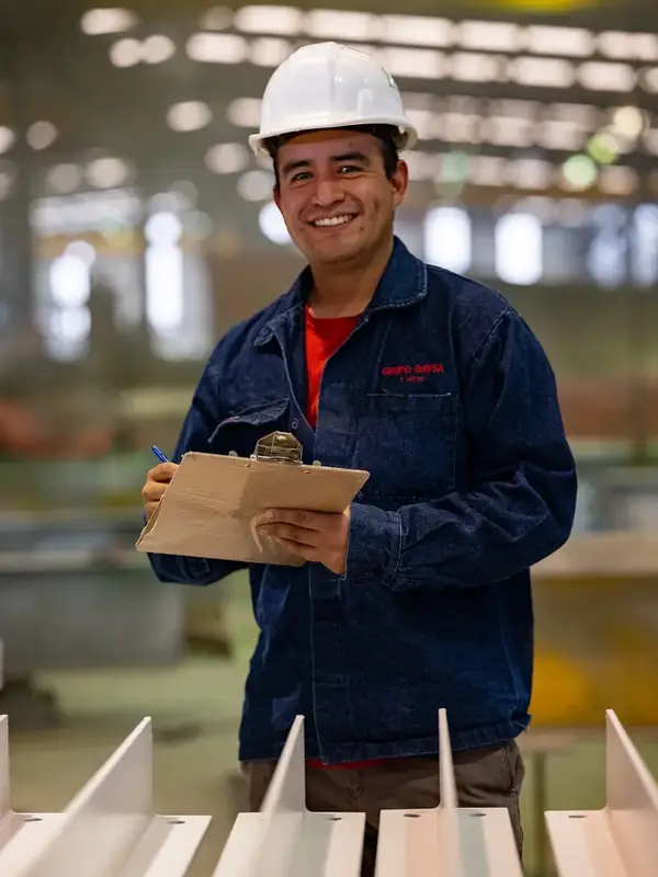 Metalitec — Chispas, grúas y acero.