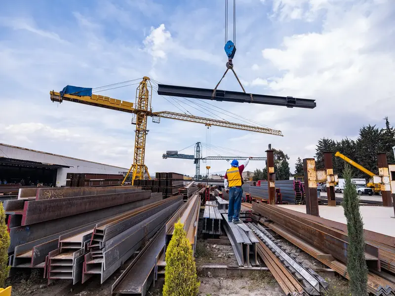 Metalitec — Chispas, grúas y acero.