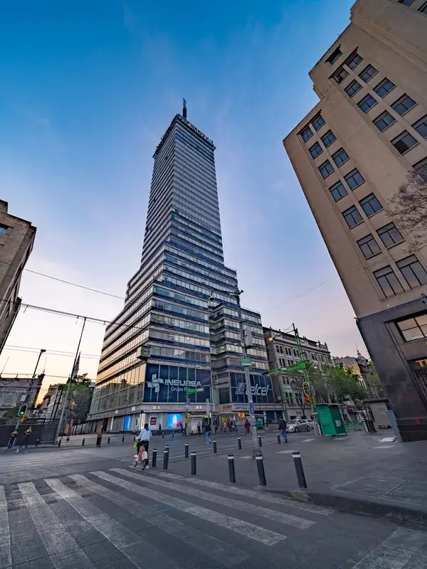 Jaxon Media Group — La ciudad en pausa.