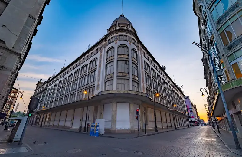 Jaxon Media Group — La ciudad en pausa.