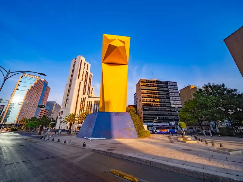 Jaxon Media Group — La ciudad en pausa.