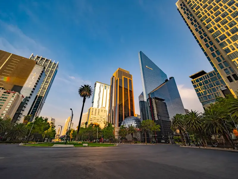 Jaxon Media Group — La ciudad en pausa.