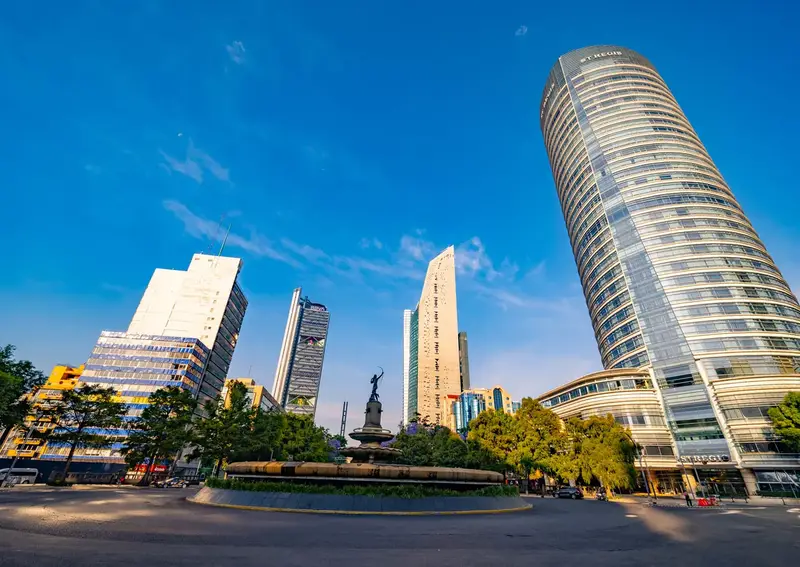 Jaxon Media Group — La ciudad en pausa.