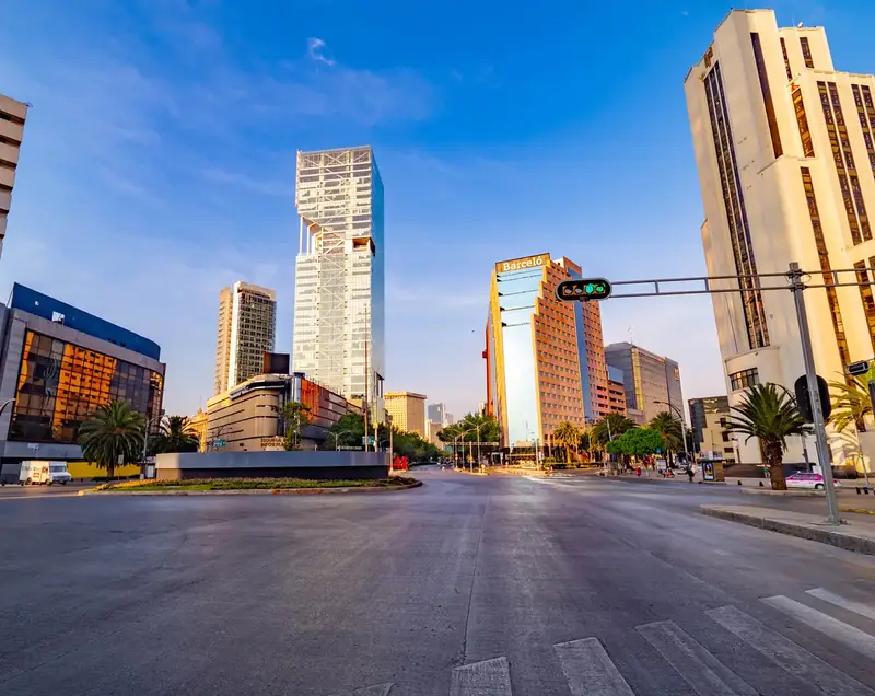 Jaxon Media Group — La ciudad en pausa.